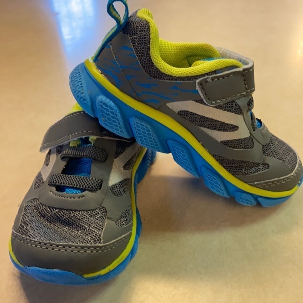 Garanimals Toddler Boy Sneaker in Size 5